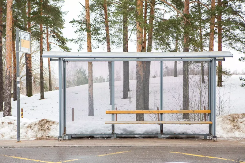Остановка общественного транспорта — фотография 3